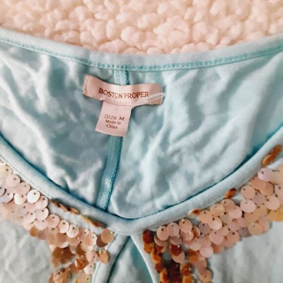 Boston proper blue shell decor soft knit medium keyhole blouse - Picture 3 of 4